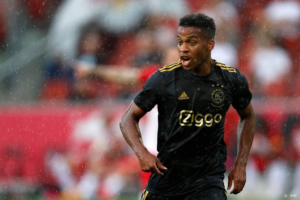 Ajax verlengt contract met verdediger Timber