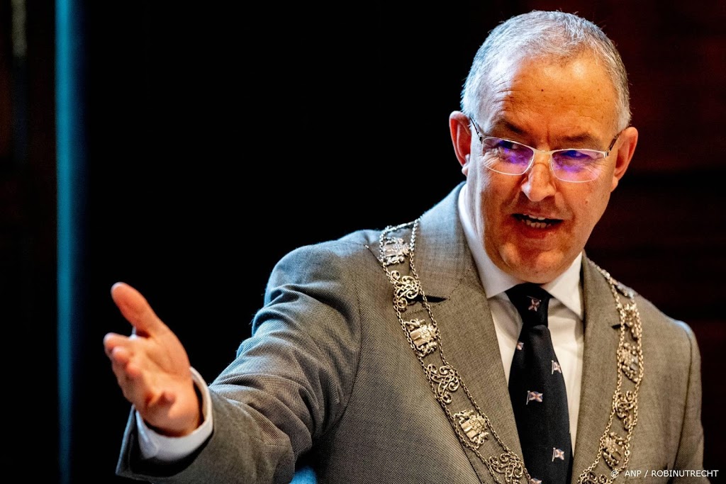 Aboutaleb looft 10.000 euro uit voor beste coronacampagne