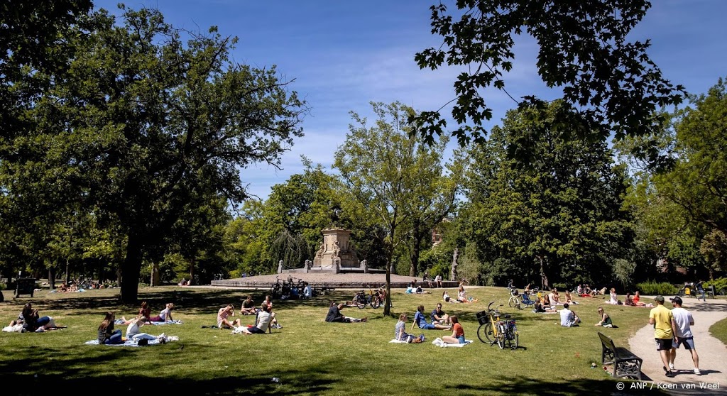 Amsterdam sluit parken 's nachts af tegen illegale feesten