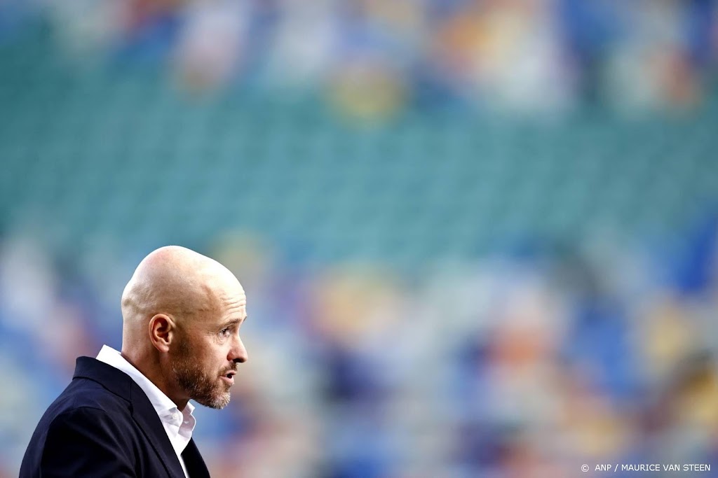 Ten Hag ziet Ajax aan klantenbinding doen tegen Cambuur