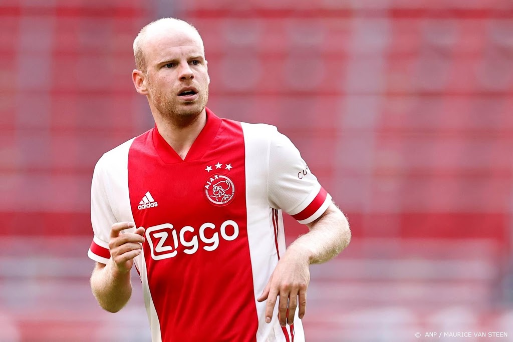 Klaassen viert rentree bij Ajax met strafschop a la Neeskens