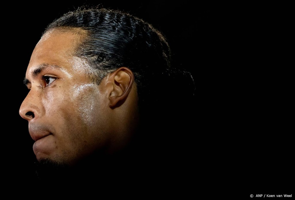 Van Dijk moet operatie ondergaan en staat voorlopig aan de kant