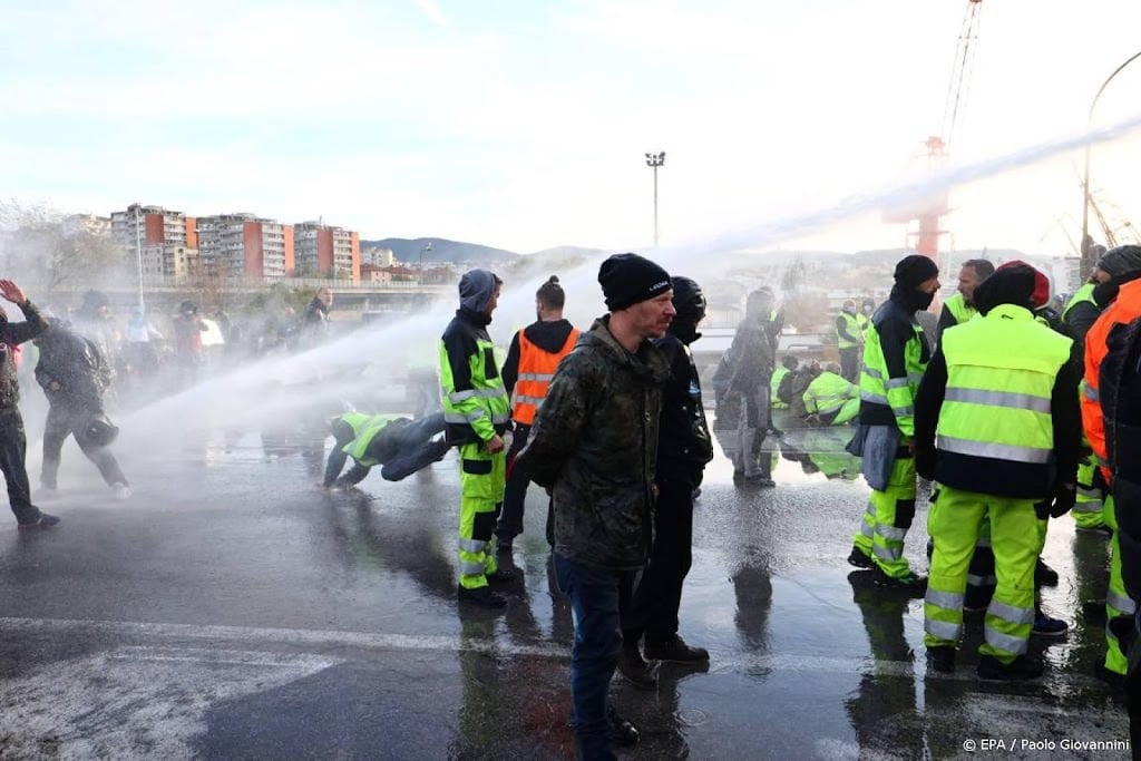 Politie Italië grijpt in na protesten tegen 'coronapas' in Triëst