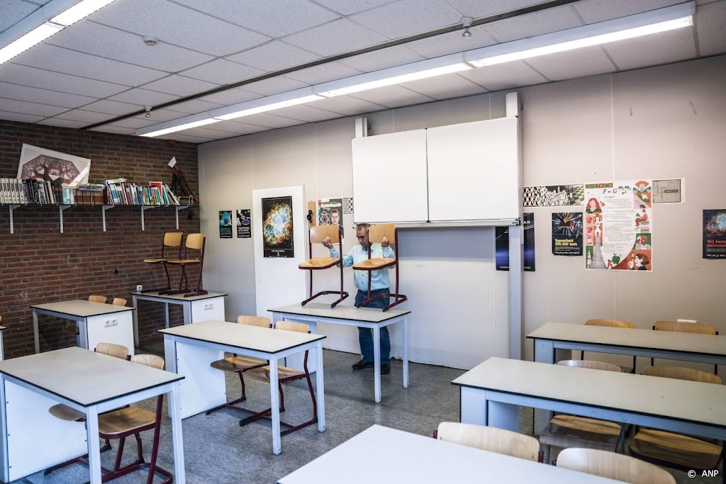 Slob: ongeveer helft van de scholen moet klassen naar huis sturen
