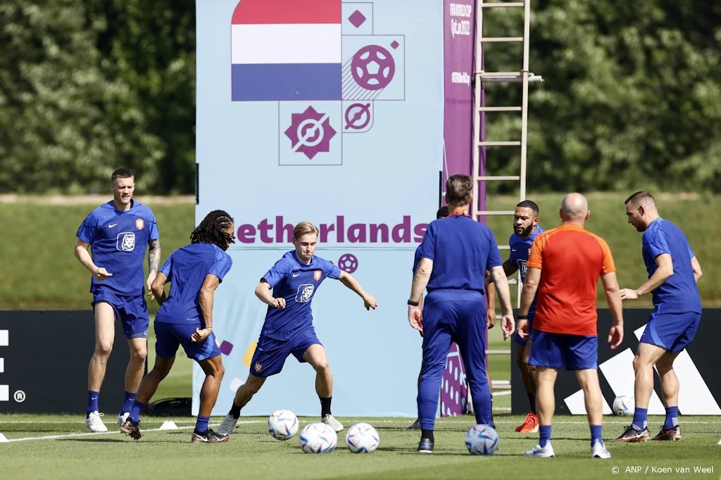 Oranje traint met fitte selectie voor eerste WK-duel met Senegal