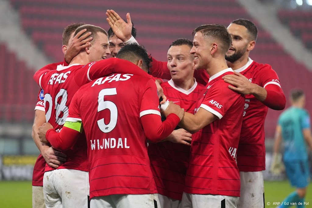 Invaller Gudmundsson leidt AZ naar ruime zege