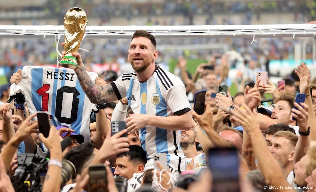 Wereldkampioen Messi gaat nog even door in Argentijns elftal