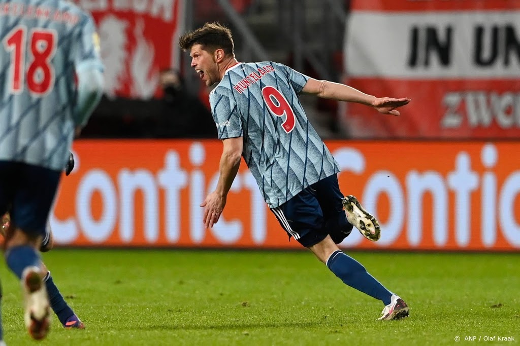 Ajax bevestigt vertrek Huntelaar naar Schalke 04