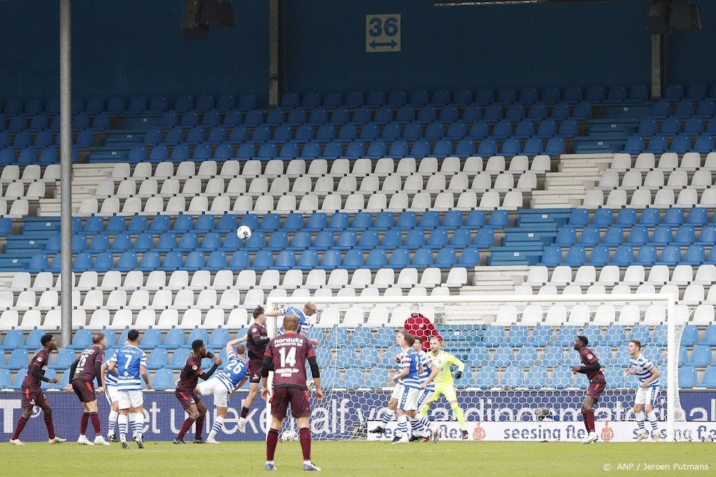 KNVB roept kabinet en OMT op stadions te openen