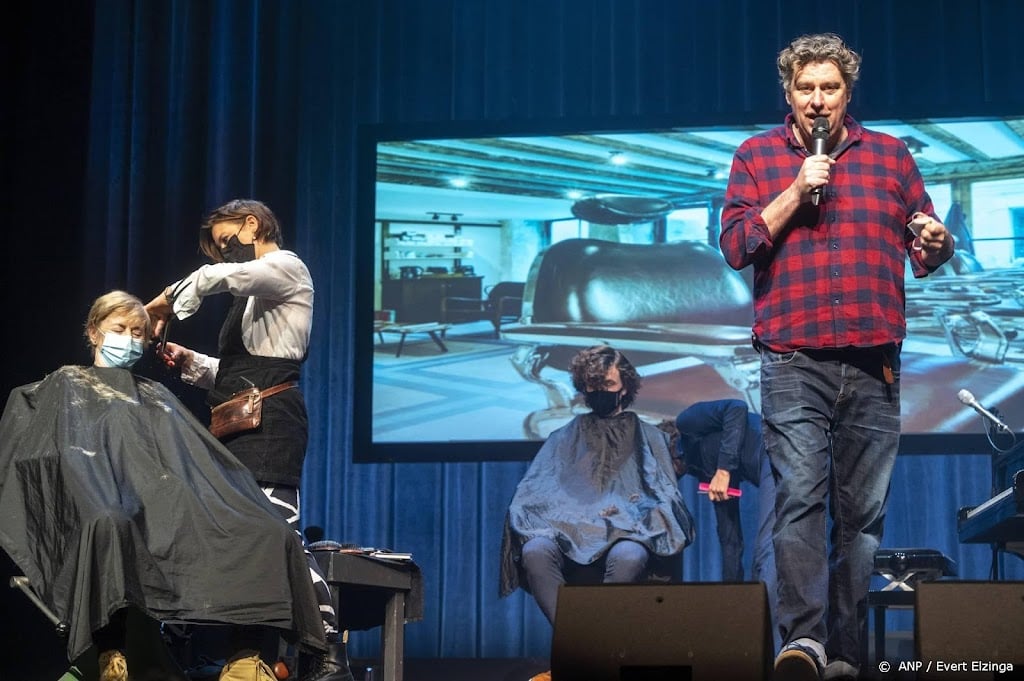 Eerste klanten geknipt in 'bijpunttheater' De Kleine Komedie
