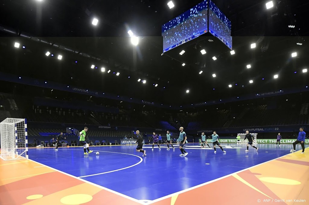 Zaalvoetballers beginnen EK in eigen land met zege op Oekraïne