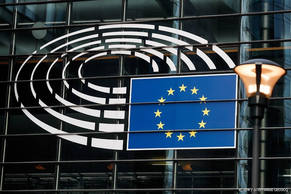 Afgezette ondervoorzitter EU-parlement langer vast
