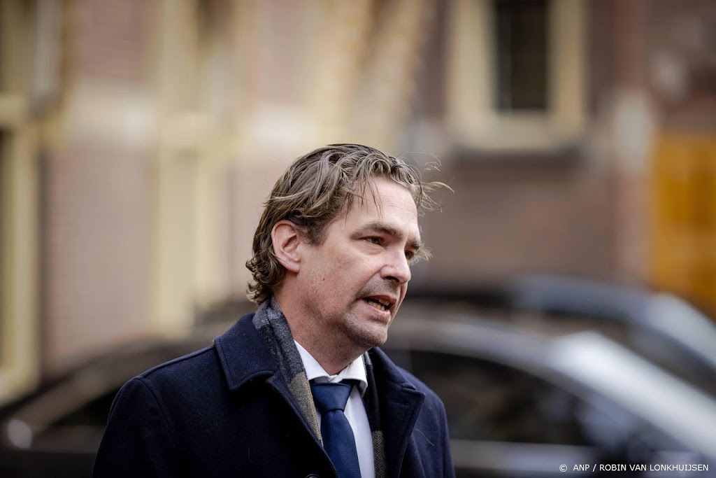 Van 't Wout nog somber over heropenen kapperszaken