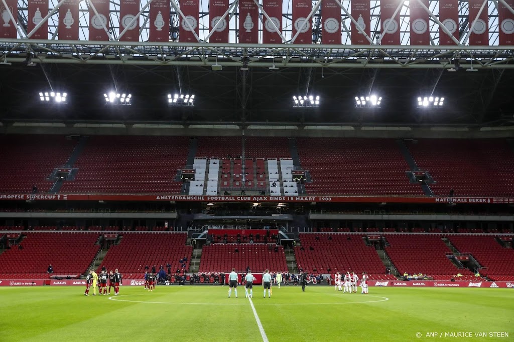 Ministerie VWS weet niet wanneer er met fans gevoetbald wordt