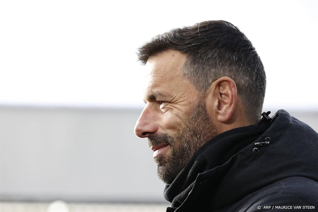 Zieke trainer Van Nistelrooij ontbreekt tegen FC Utrecht bij PSV