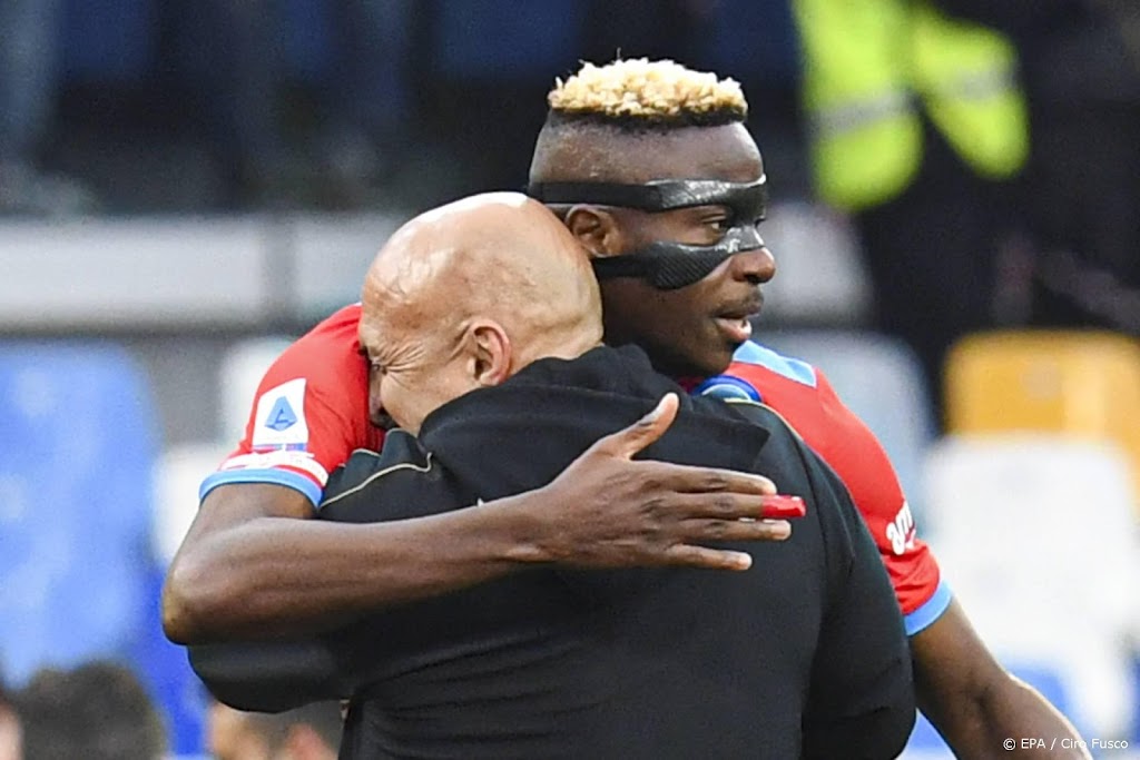 Aanvaller Osimhen helpt Napoli weer met twee treffers aan zege