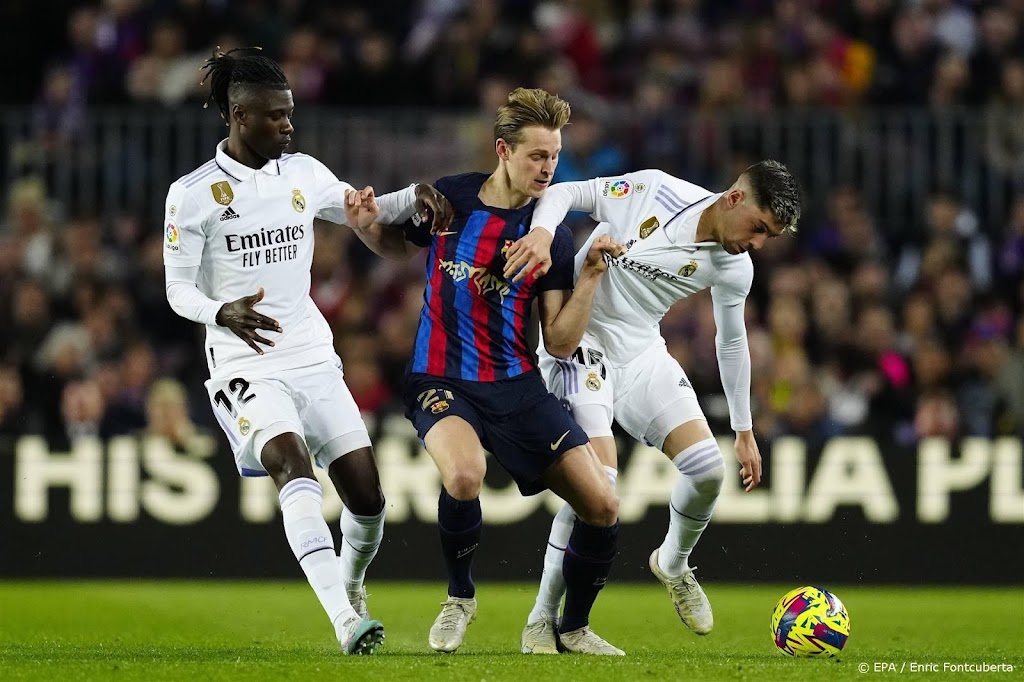De Jong geniet van zege FC Barcelona op Real Madrid