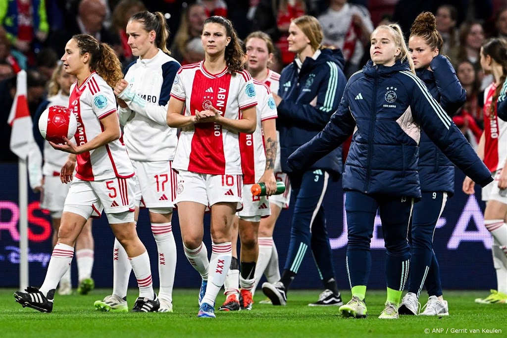 Ajax-vrouwen verliezen eerste duel kwartfinale CL ruim van Chelsea