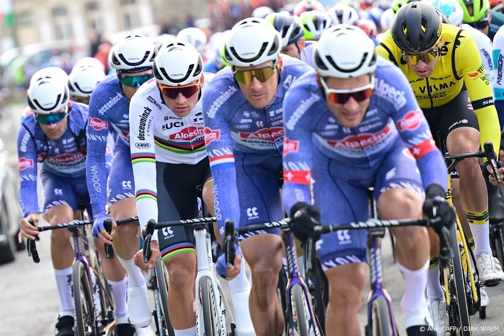 Van der Poel met Riesebeek aan de start in Luik-Bastenaken-Luik