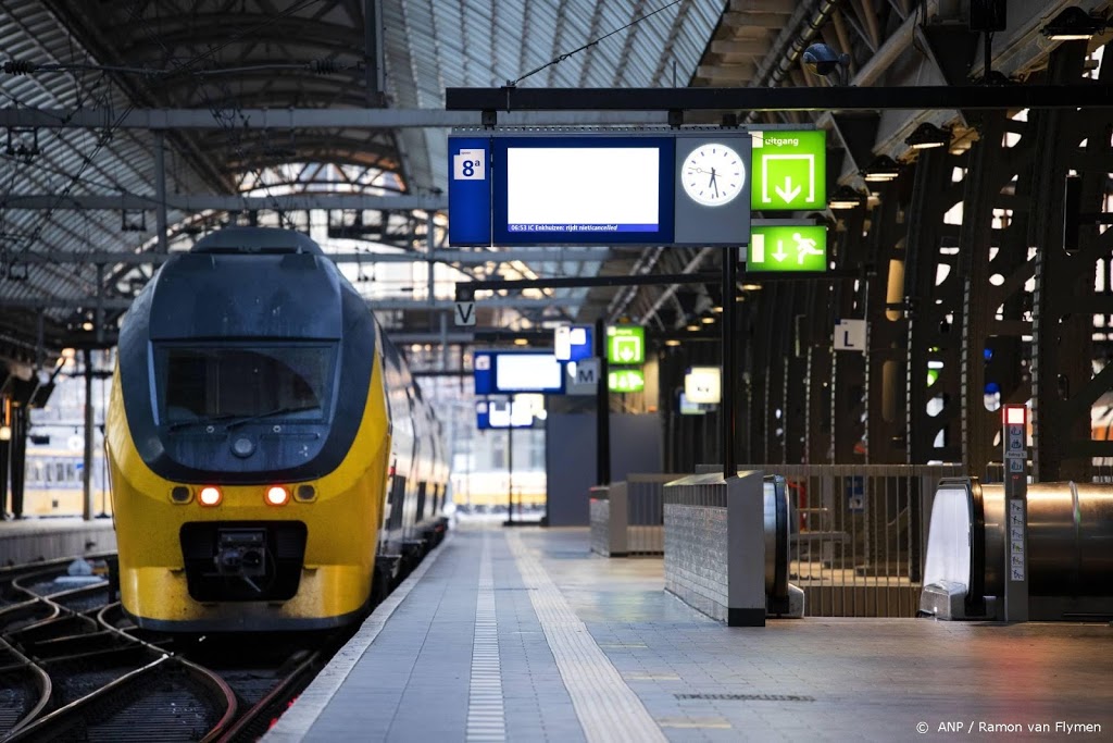 Drie keer minder ov-reizen dan normaal tijdens coronacrisis