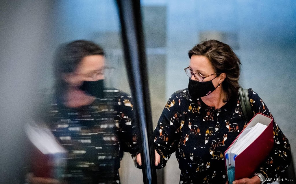 'Kabinet kocht liever te veel dan te weinig mondkapjes na tekort'