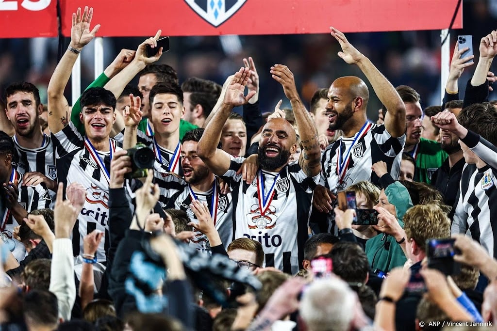 Feest in Almelo na kampioenschap Heracles Almelo
