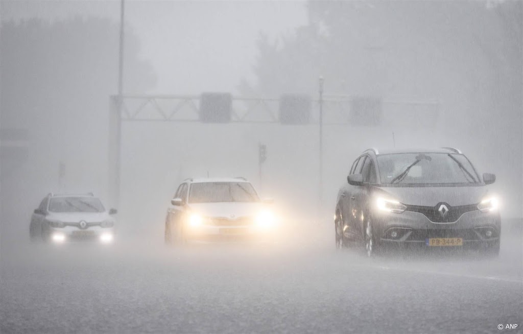 Code geel in oosten en zuiden om onweersbuien met veel regen