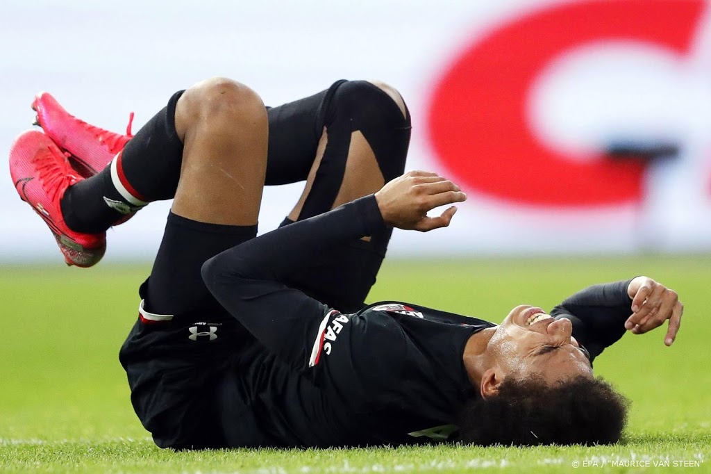 Stengs: het doet pijn dat ze elders wel weer voetballen