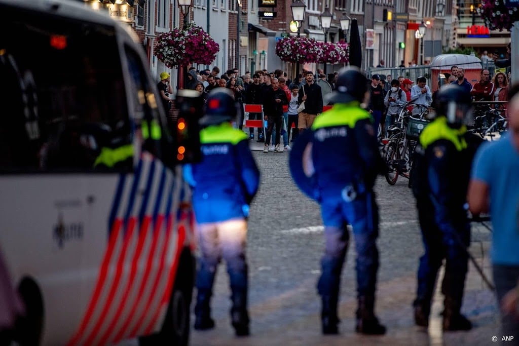 Politie in Hoorn sommeert mensen het centrum te verlaten