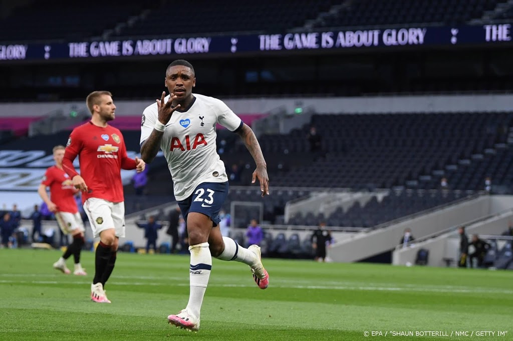 Spurs gelijk tegen United ondanks openingstreffer Bergwijn
