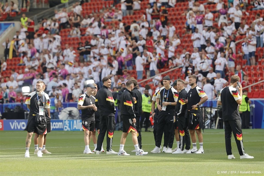 Duitsers met ongewijzigd elftal in tweede duel met Hongarije