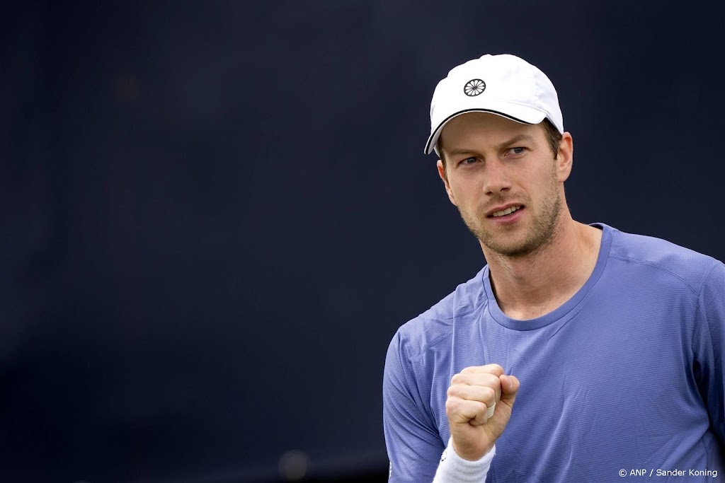 Tennisser Van de Zandschulp in hoofdtoernooi Wimbledon