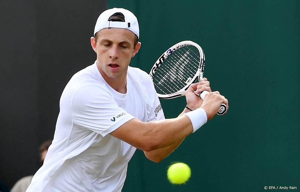 Tennisser Griekspoor verslaat Rune in Hamburg in twee sets