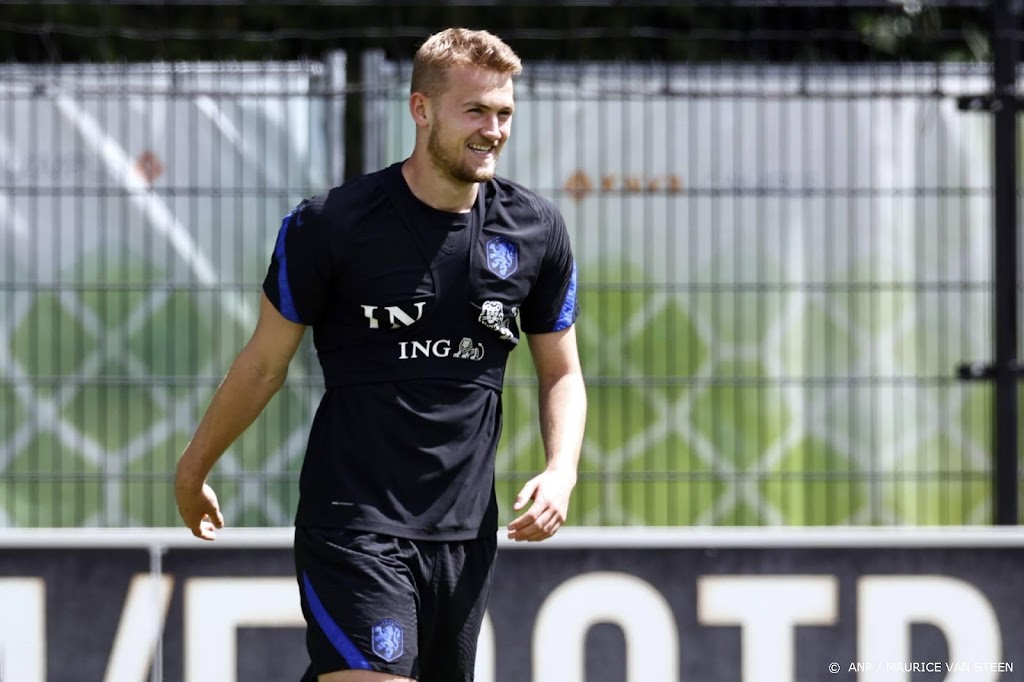 De Ligt op weg naar VS om aan te sluiten bij trainingskamp Bayern