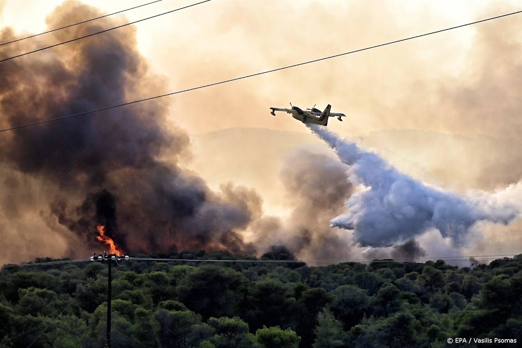 Bosbranden houden aan in Griekenland, ook bosbrand op Rhodos