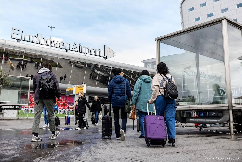 Rijen en vertraging op Eindhoven Airport door storing