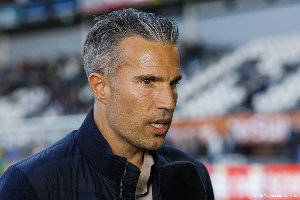Trainer Van Persie aangeslagen na blessure verdediger Beelen