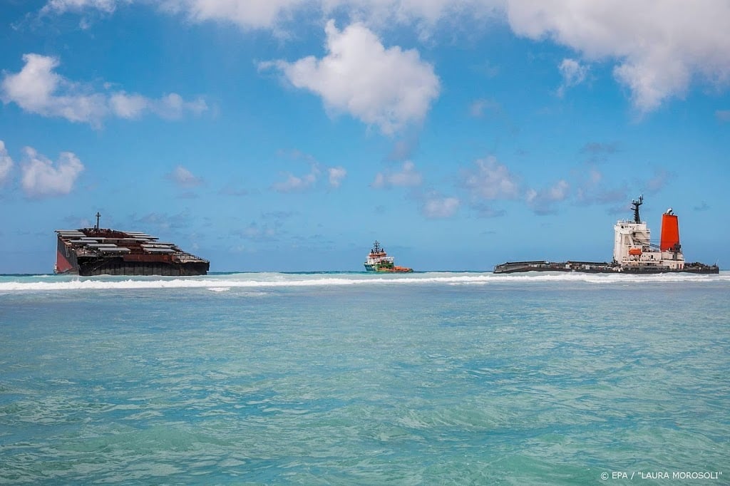 Greenpeace bekritiseert laten zinken gestrand schip bij Mauritius