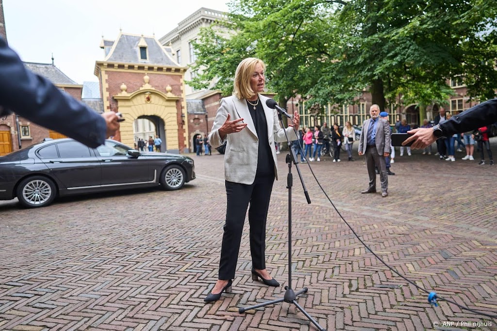 Kaag roept VS op zo lang mogelijk op luchthaven Kabul te blijven
