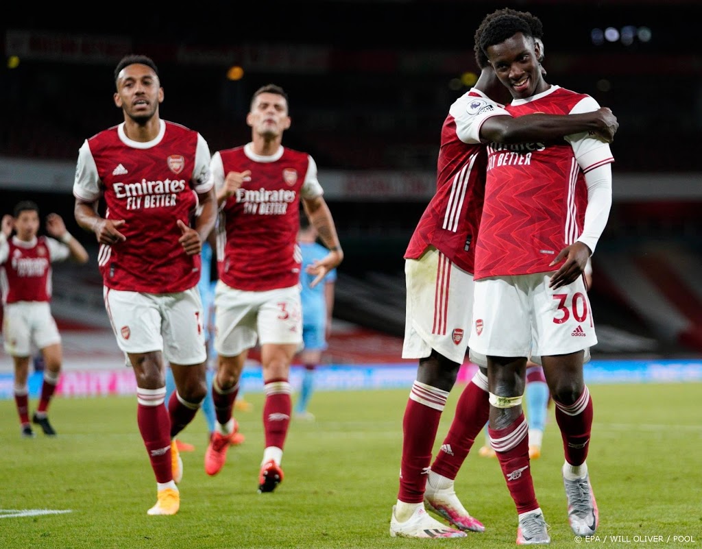 Invaller Nketiah bezorgt Arsenal zege op West Ham