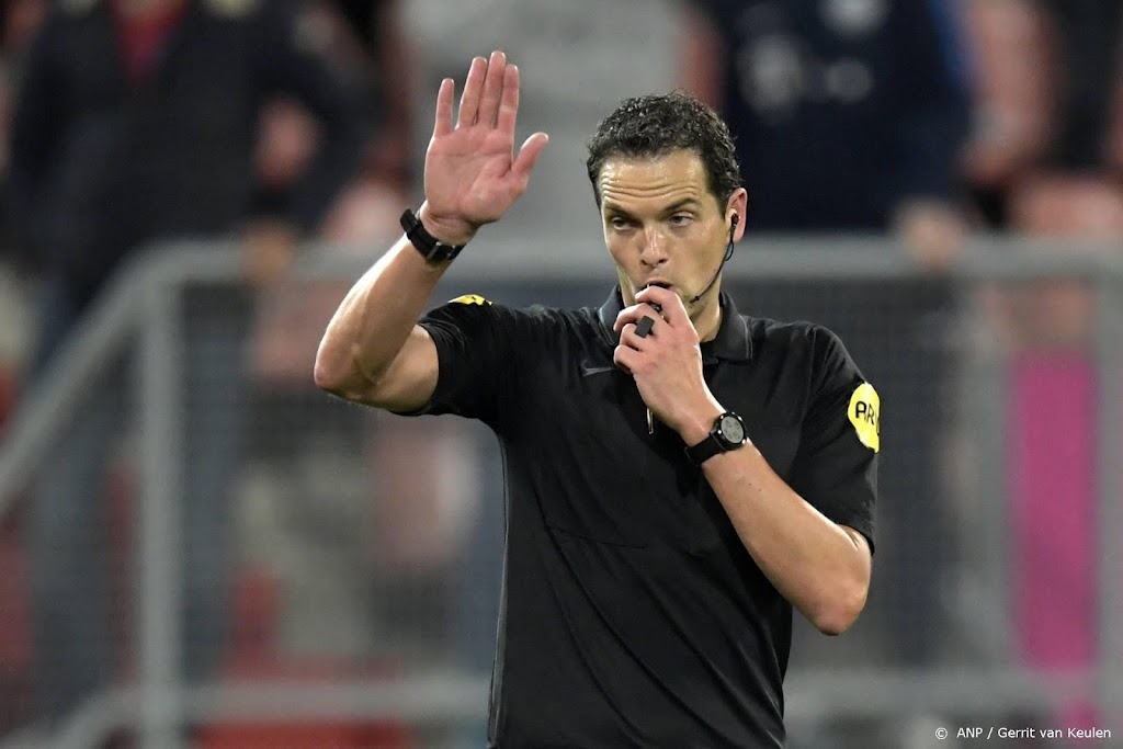 Scheidsrechter wilde statement maken met staken FC Utrecht - RKC