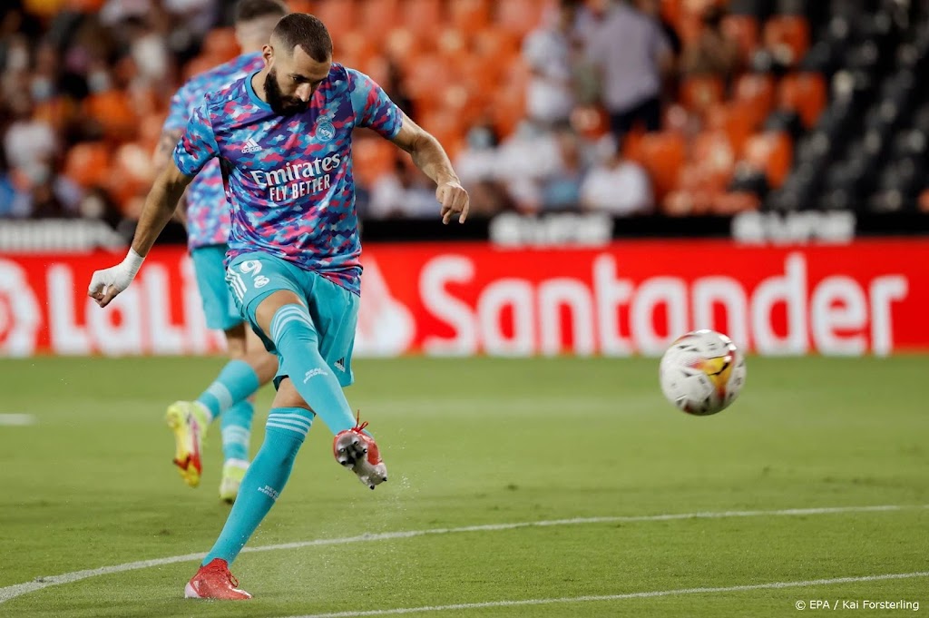 Real Madrid dankzij Júnior en Benzema laat langs Valencia