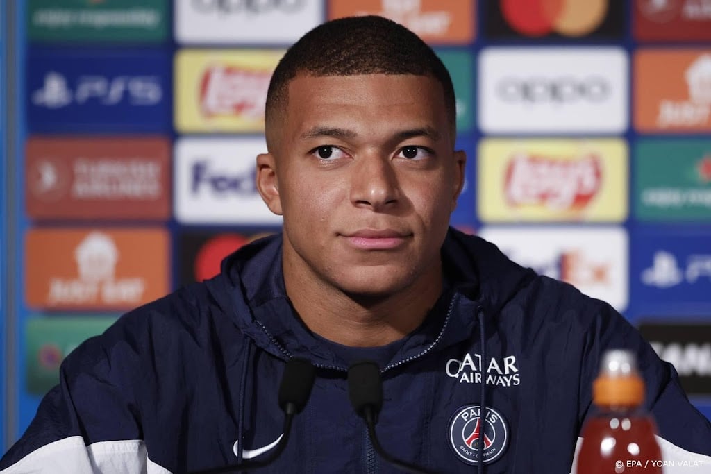 Mbappé vanwege conflict niet bij fotoshoot Franse ploeg