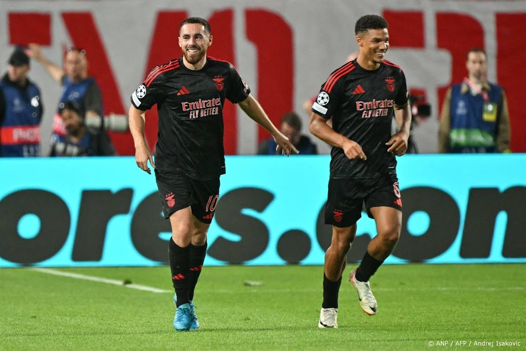 Kökcü met rake vrije trap belangrijk voor winnend Benfica