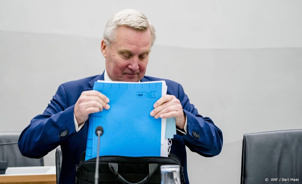 Van der Burg: vrijdag nog steeds te veel jongeren in Ter Apel