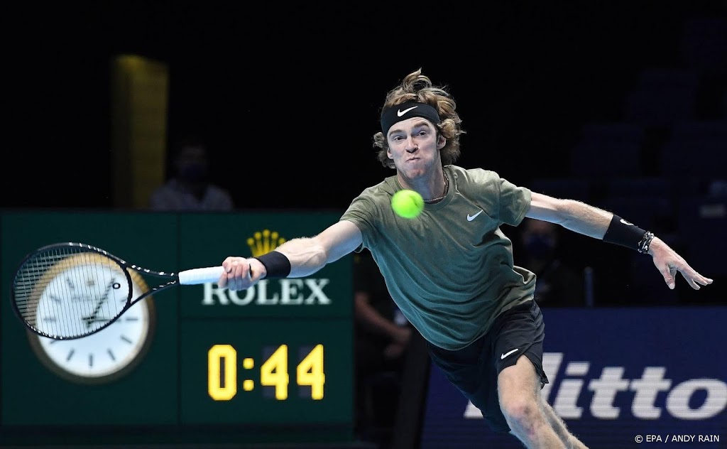 Roeblev klopt al geplaatste Thiem in derde partij ATP Finals