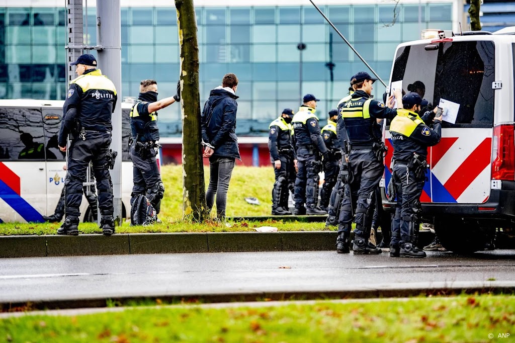 Aanhoudingen bij Kuip voor wedstrijd van Feyenoord tegen Ajax