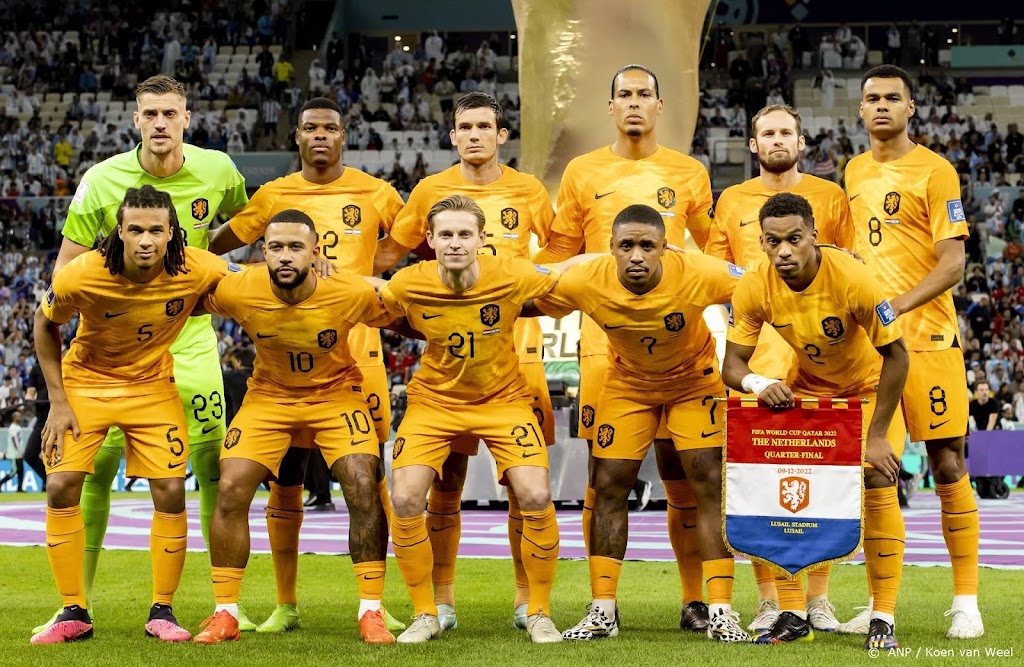 Veiling Oranjeshirts levert 380.000 euro op voor arbeidsmigranten