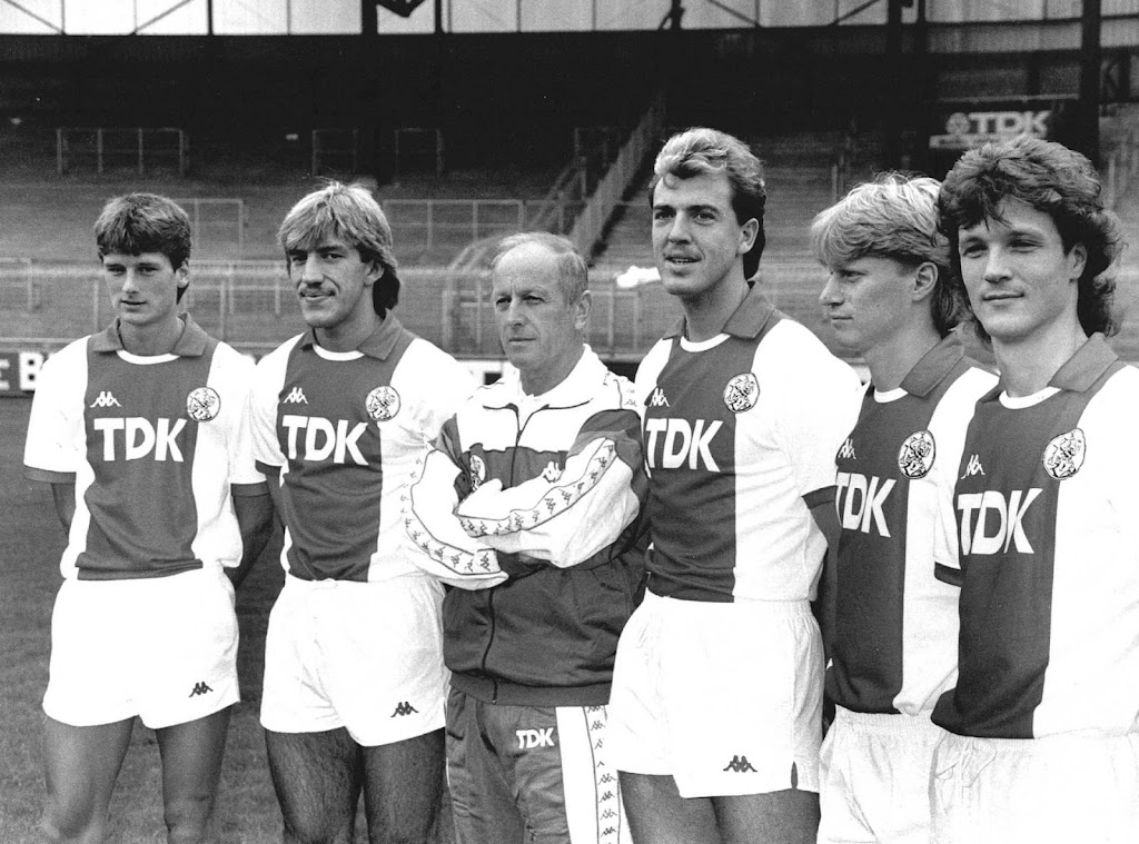 Ajax rouwt om overleden Duitse trainer Linder