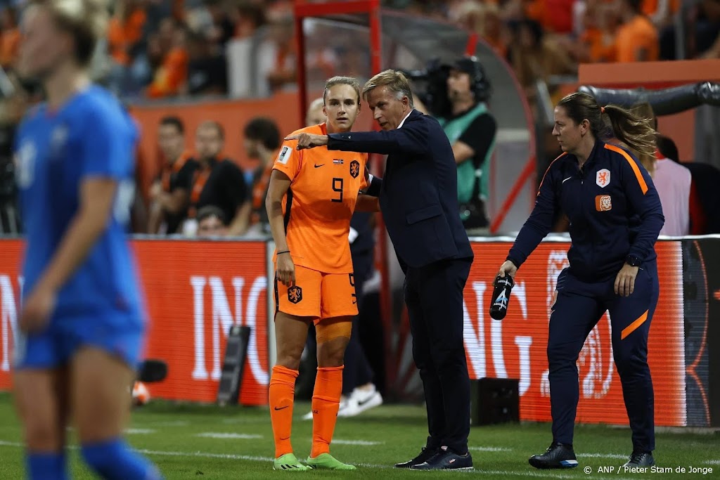 Bondscoach Jonker leeft mee met geblesseerde Miedema